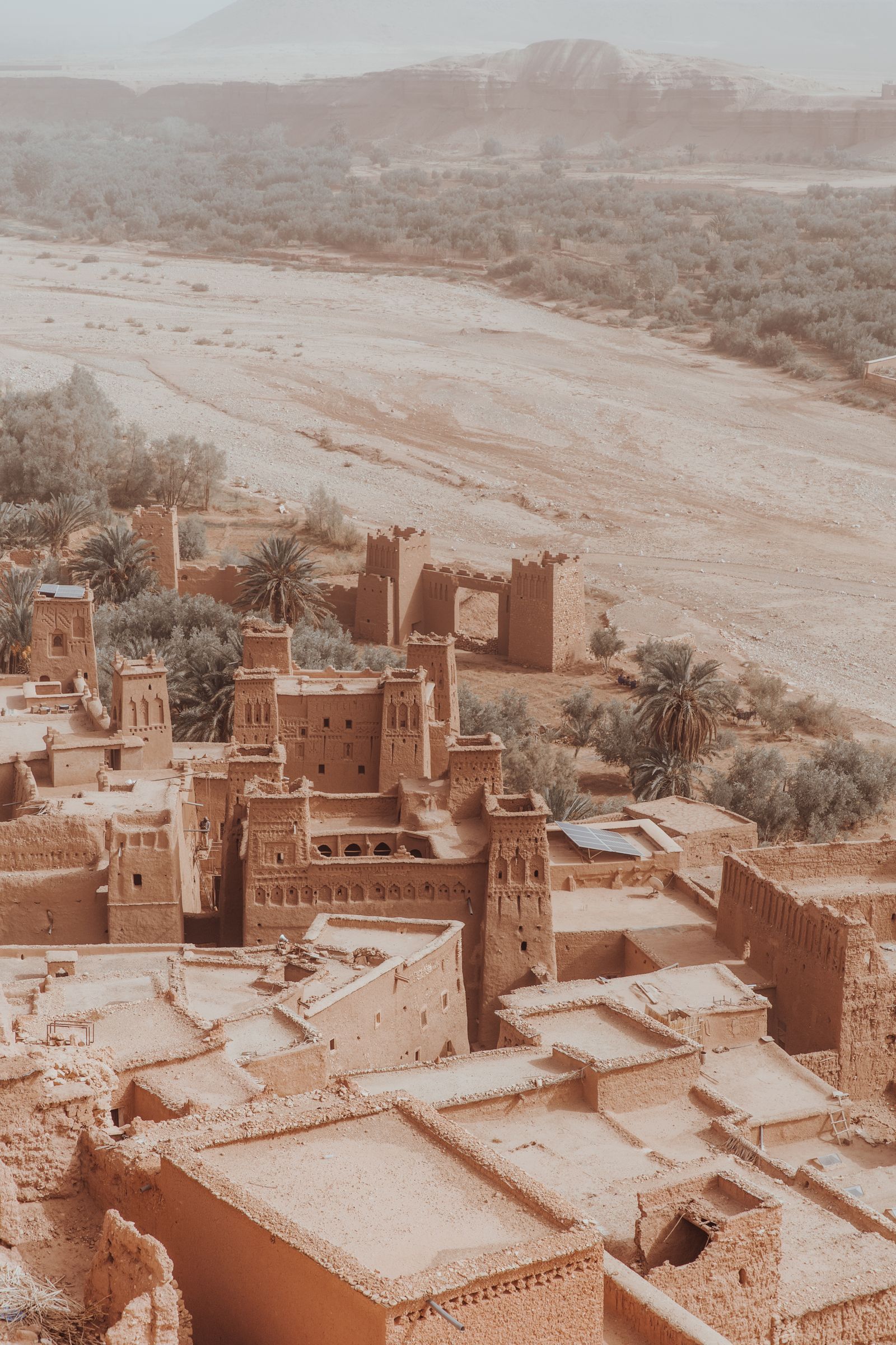 Vista aérea de la kasbah de Aït Ben Haddou entre el desierto marroquí