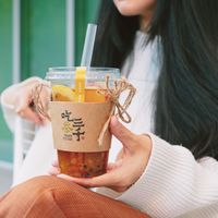 Iced milk tea from Mira Tea House — photo by Viktorya Sergeeva on Pexels