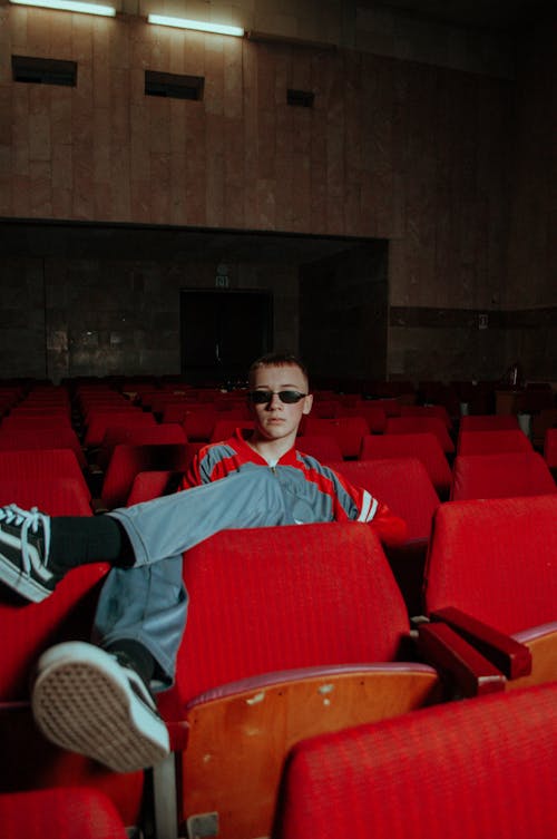 10대, 극장, 빨간 좌석의 무료 스톡 사진
