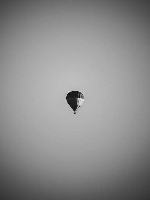 Photos gratuites de échelle des gris, monochrome, montgolfière