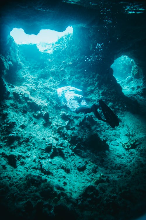 Foto stok gratis air biru, dalam, di bawah air