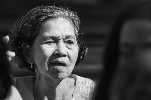Free Close-up black and white portrait of a thoughtful senior woman with wrinkles. Stock Photo