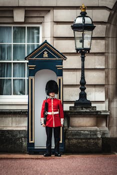 A traditional Queen's Guard standing at Buckingham Palace in London, England. by Samuel Wölfl