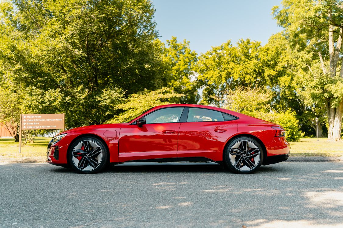 Red Reno Car Photo of a Red Shiny Car · Free Stock Photo