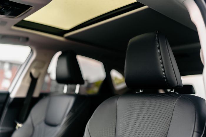 Sunroof wind deflector