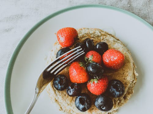 Free Strawberries And Blueberries On White Plate Stock Photo