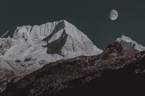 бесплатная Заснеженная гора Стоковое фото