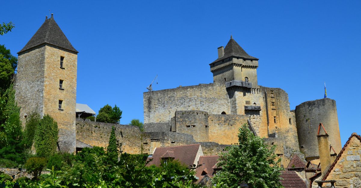Castlenet Army Military Castle on Hill · Free Stock Photo