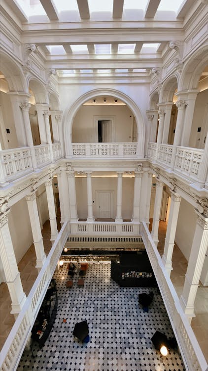 Hall in a Traditional Building · Free Stock Photo