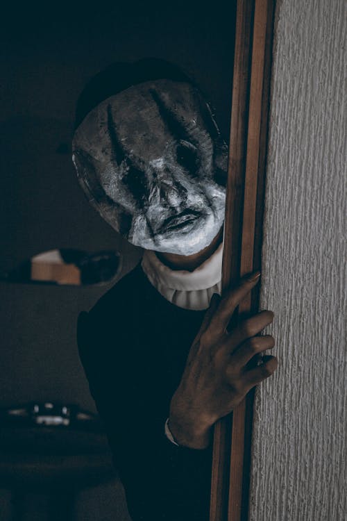 lagerfoto halloween, lodret maske, person, se, skræmmende, uhyggelig, væg, vægge