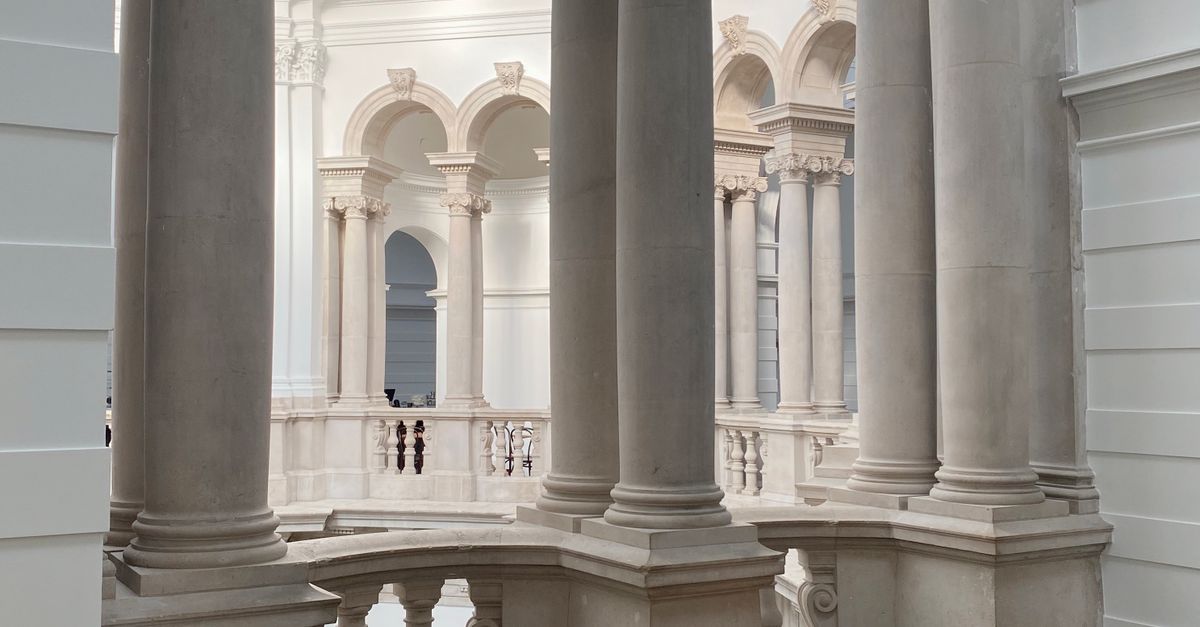 Chairs and Tables by Balcony in Classical Building · Free Stock Photo