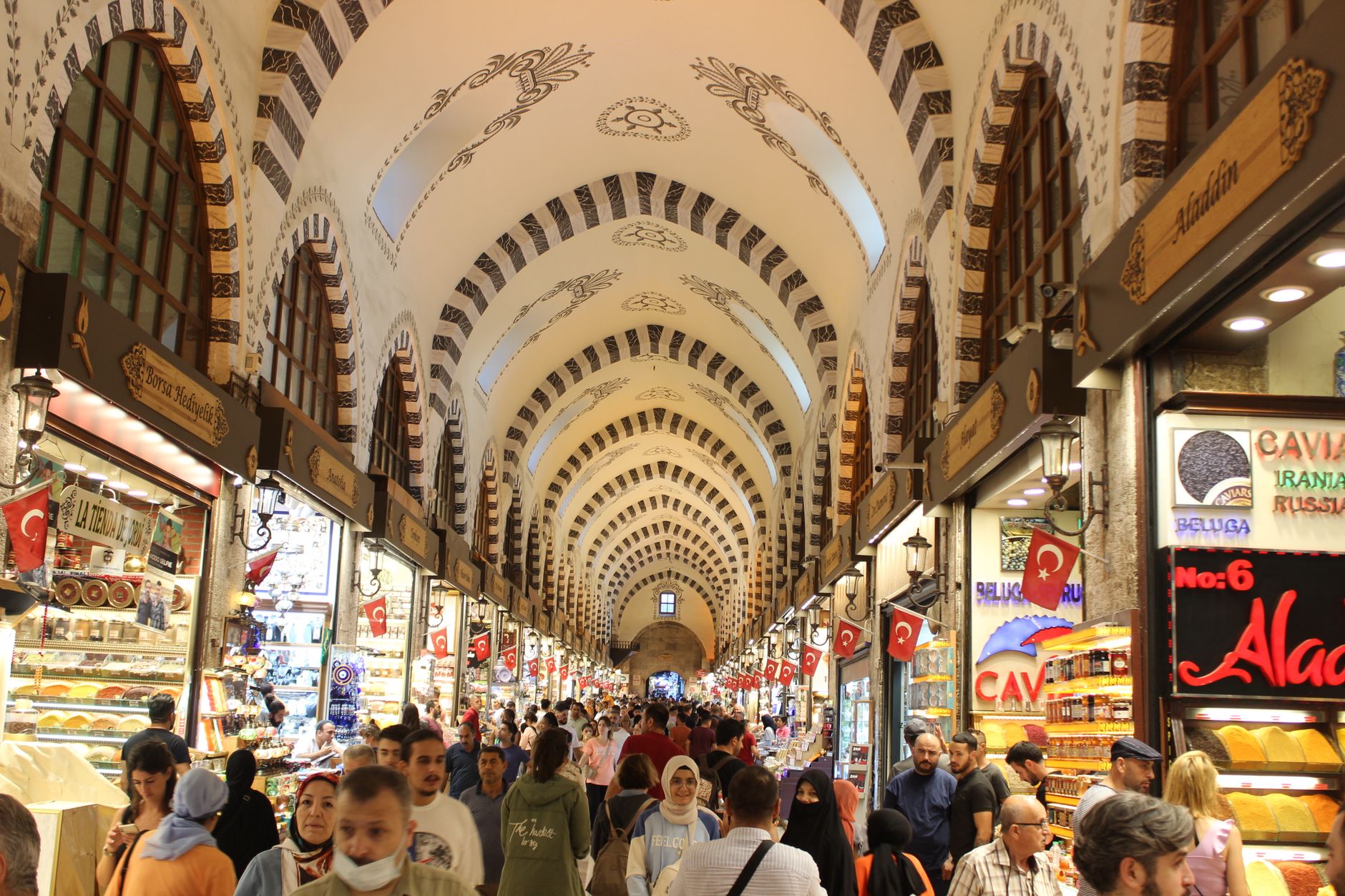 Mengenal Grand Bazaar Istanbul: Surga Belanja & Budaya di Jantung Turki
