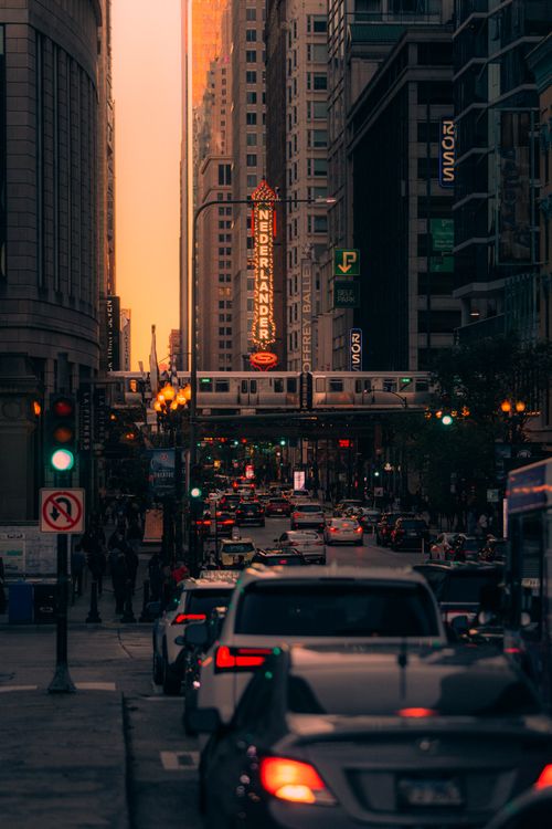 Free Traffic-filled downtown Chicago street scene at sunset with elevated train passing by. Stock Photo