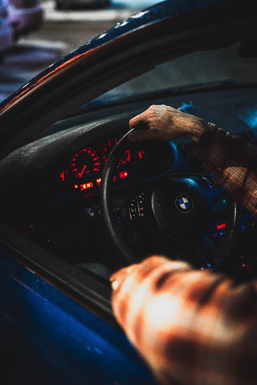 Fotobanka s bezplatnými fotkami na tému auto, interiér, muž