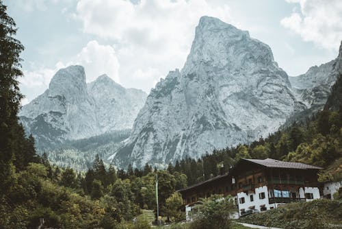Fotobanka s bezplatnými fotkami na tému Alpy, denné svetlo, dom