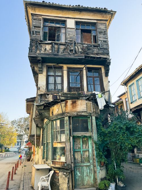 Free An old, decaying house showcasing unique vintage architecture in an urban setting. Stock Photo