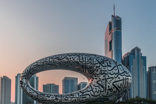 Foto profissional grátis de arquitetura, cair da noite, caligrafia