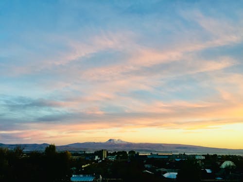 Gratis stockfoto met blauw-geel, blauwe lucht, gouden zonsondergang