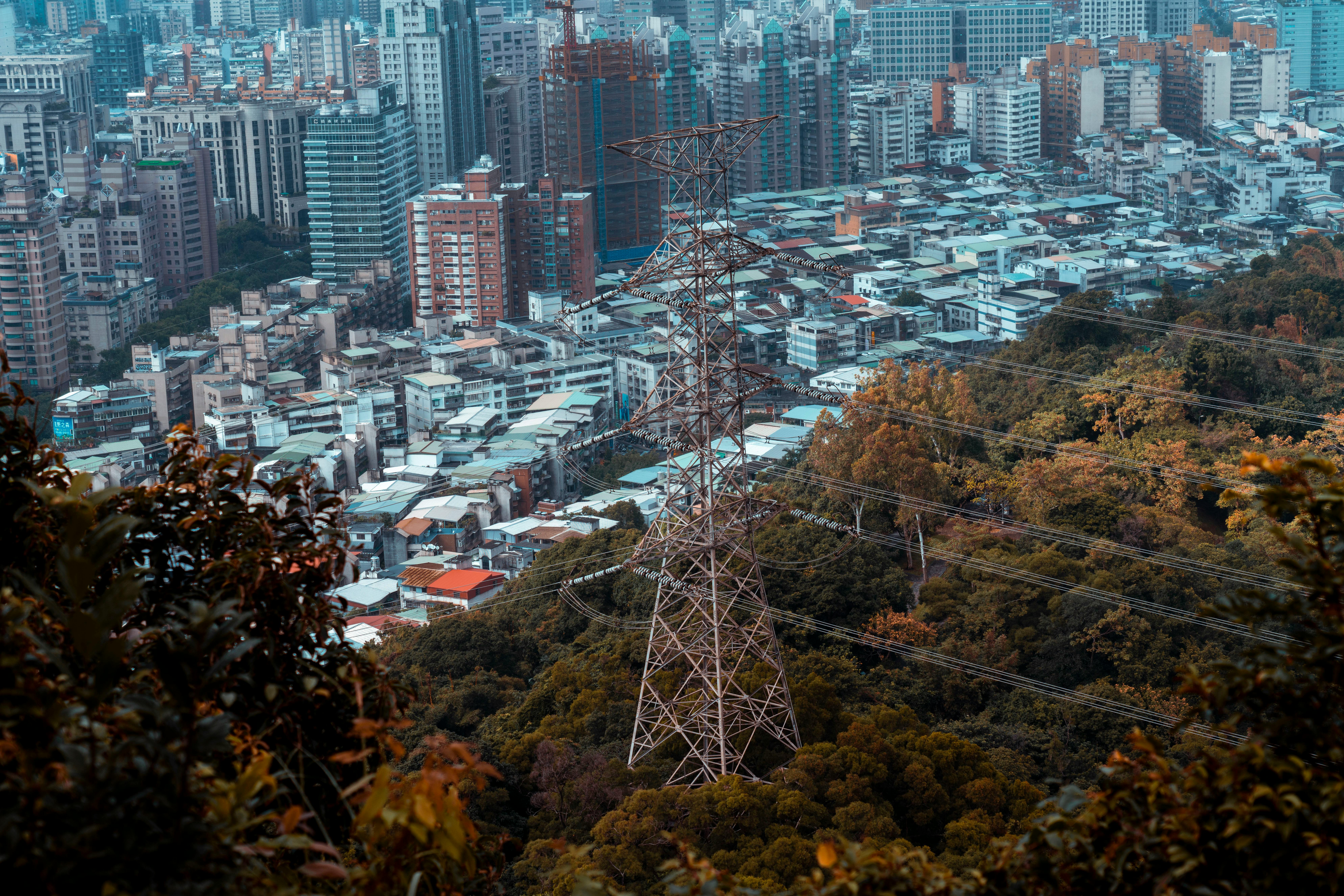 Raportul IEA evidențiază creșterea cererii de energie electrică și necesitatea diversificării surselor energetice