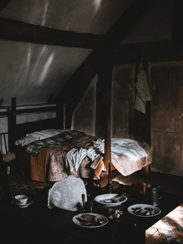 Sheets On Victorian Bed