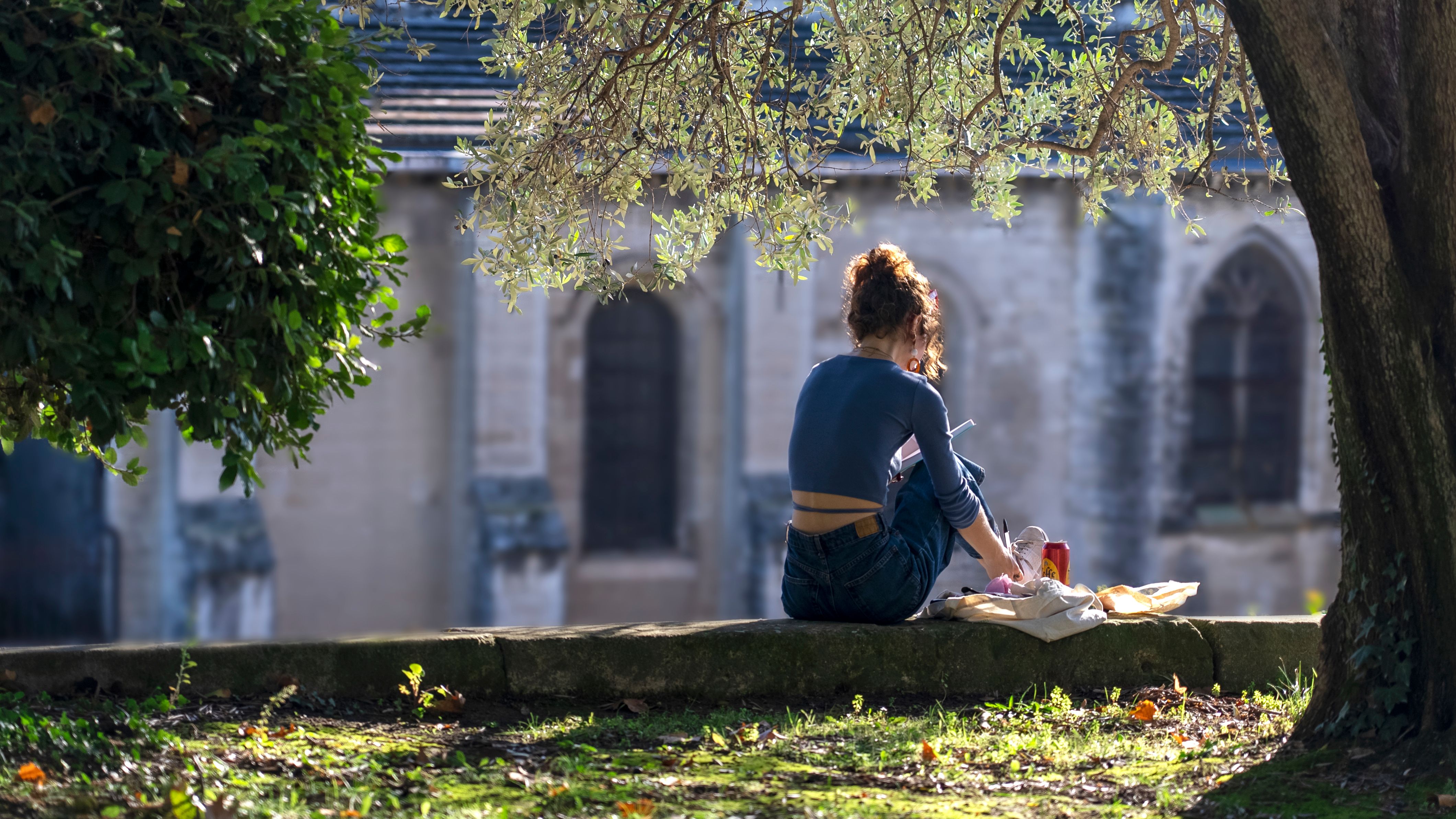 Cozy habits: a consistent wake-up time for everyday life