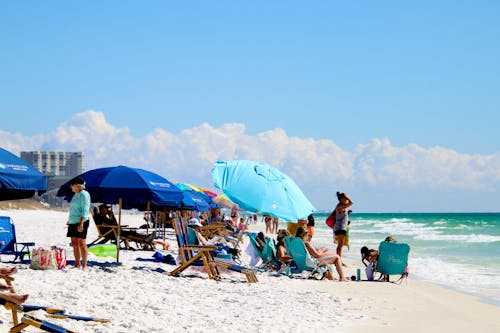 Fotos de stock gratuitas de amantes de la playa, arena, cielo azul