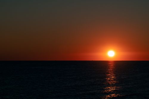 Free Stunning sunset over the ocean, capturing the golden hour with a peaceful horizon. Stock Photo
