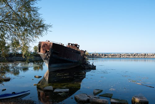 Бесплатное стоковое фото с голубое озеро, корабль, красивый пейзаж
