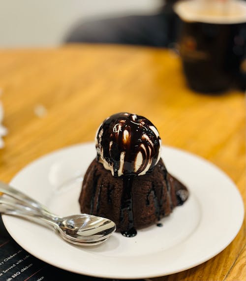 Základová fotografie zdarma na téma čokoláda, čokoládový dort, čokoládový sirup