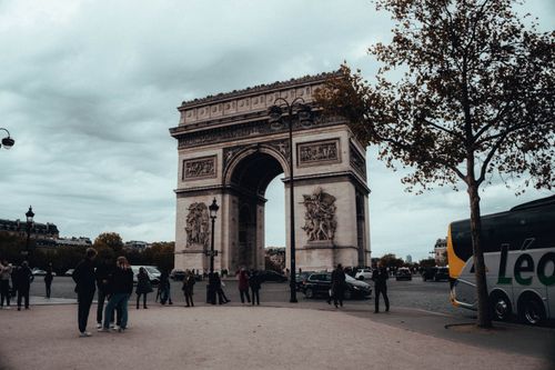 Free People visit the iconic Arc de Triomphe in Paris, France, during an autumn day, capturing the historic landmark's grandeur. Stock Photo