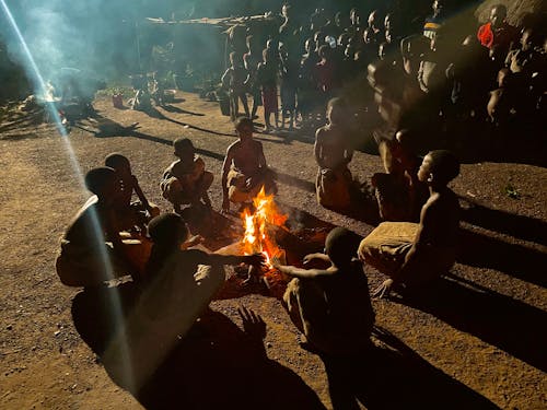 Kostnadsfri bild av adopterat barn, afrikanska barnet, bål