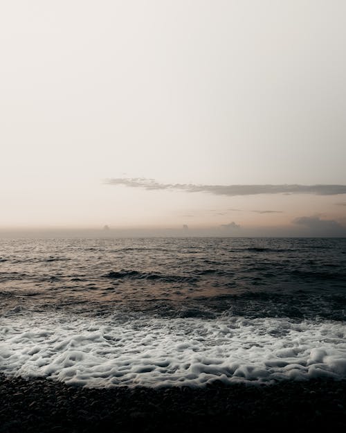 Безкоштовне стокове фото на тему «берег, вертикальні постріл, море»