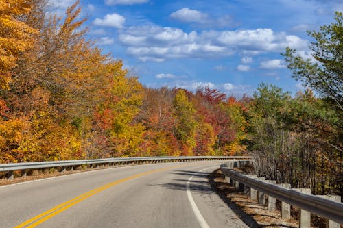 Early Fall Foliage Awaits in New Hampshire Mountain Towns
