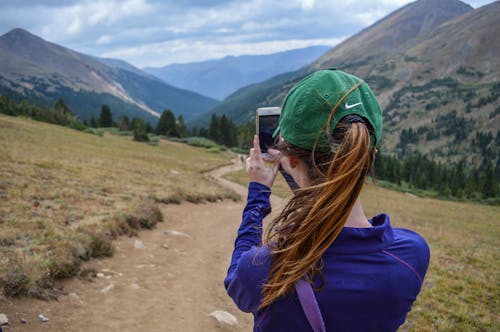 Femme, Prendre Photo, De, Montagne