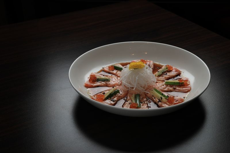 Tiradito nikkei en salsa de sillao
