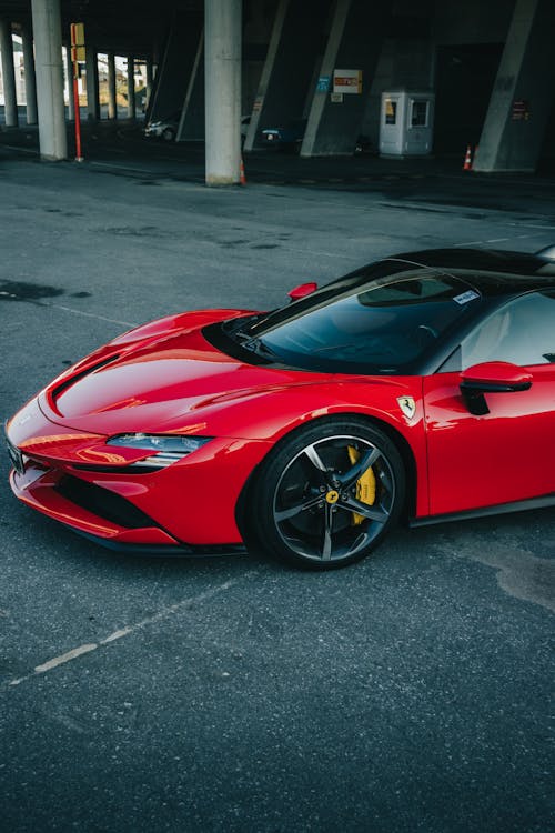 Foto profissional grátis de carro potente, carro vermelho, estacionado