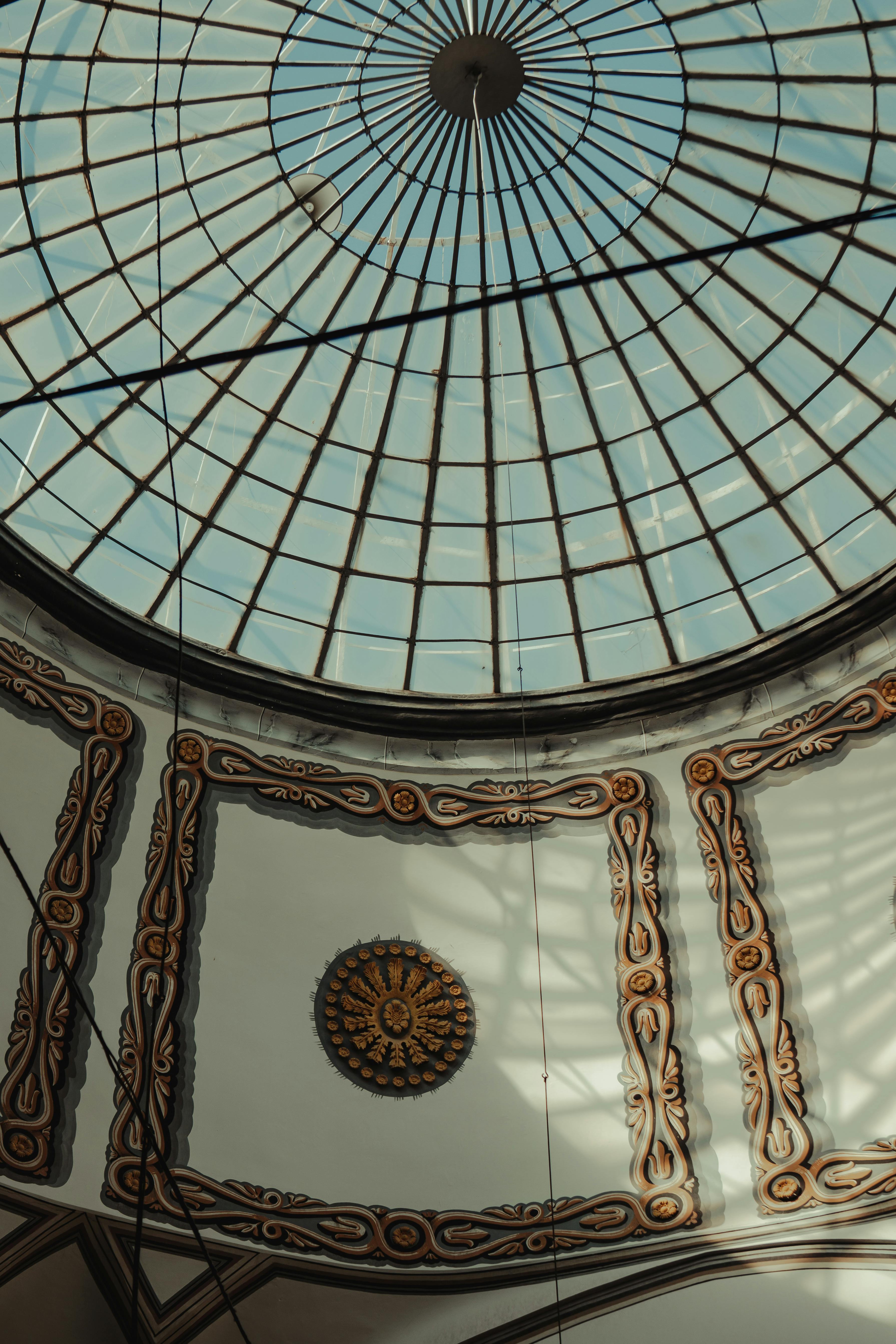 ÎPS Teofan oficiază slujbe în două localităţi din judeţ