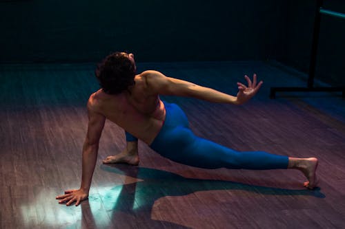 Бесплатное стоковое фото с Балерина, гибкое тело, голый торс