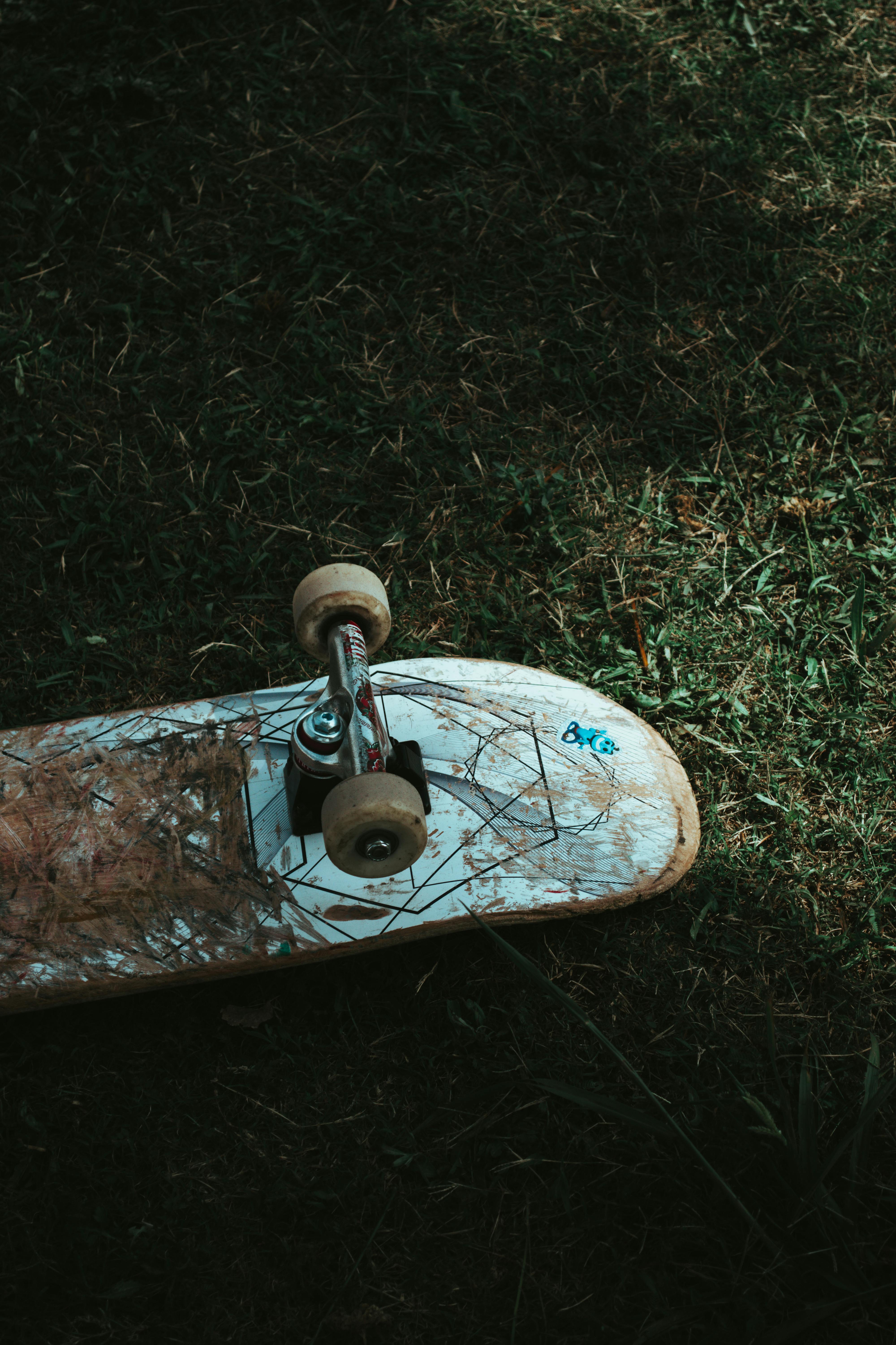 CloseUp Shot of a Skateboard on the Grass · Free Stock Photo