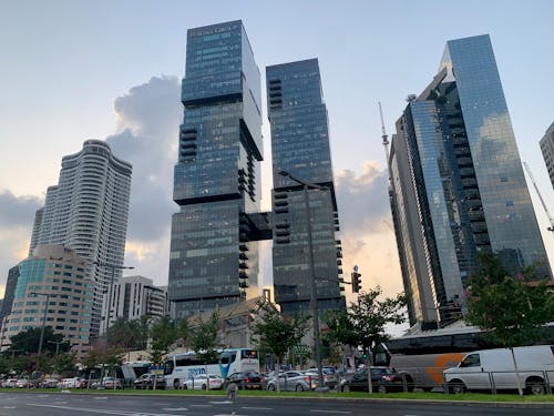Fotos de stock gratuitas de calles, edificio alto, puesta de sol
