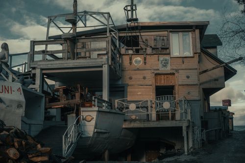 Free A unique wooden house featuring nautical elements and boat-themed decor, showcasing rustic architecture. Stock Photo