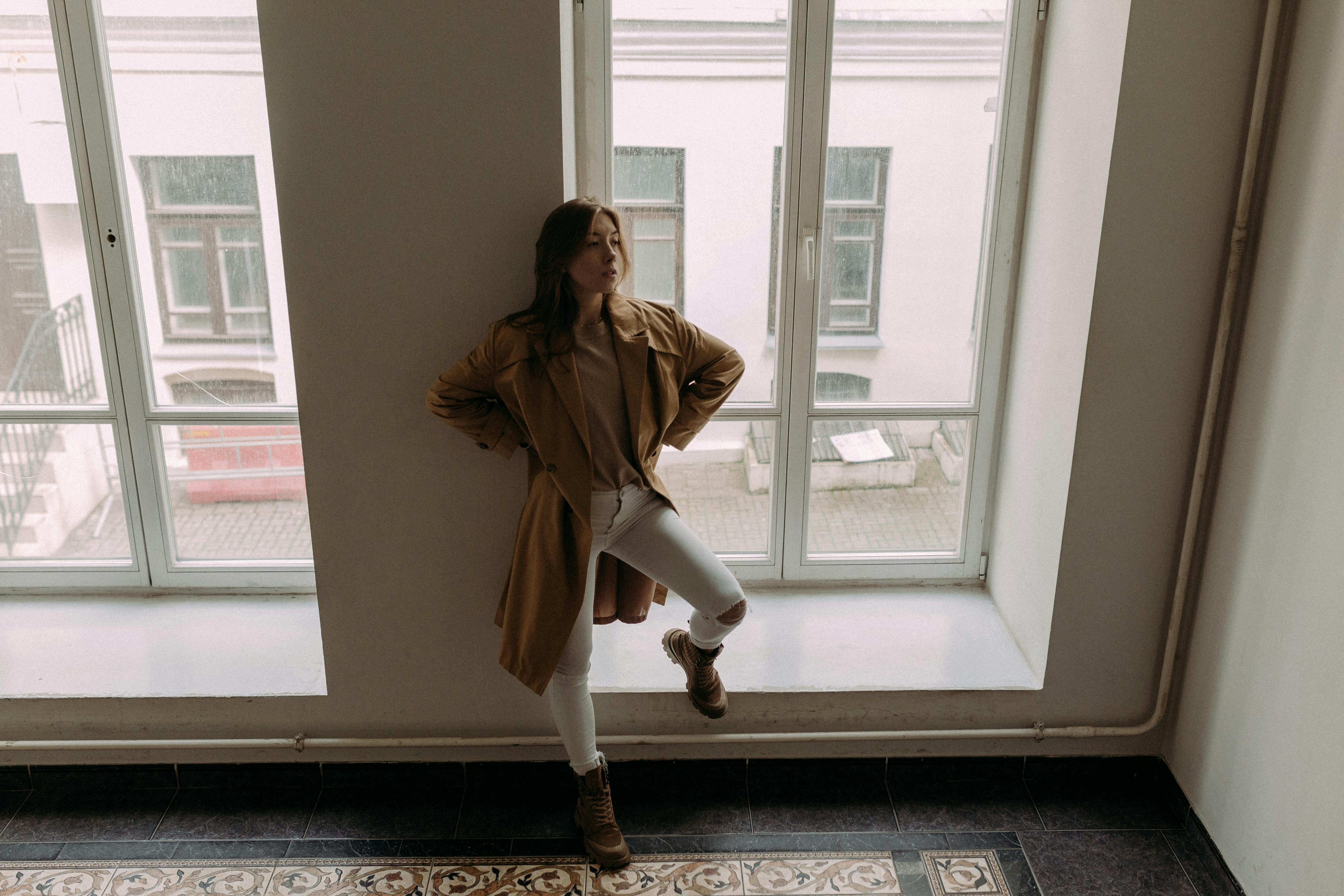 Смузи с голубикой и орехами в блендере, яркая визуализация антиоксидантов и здорового питания