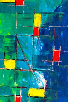 在动态的构图中，色彩缤纷的抽象几何艺术品大胆运用了原色