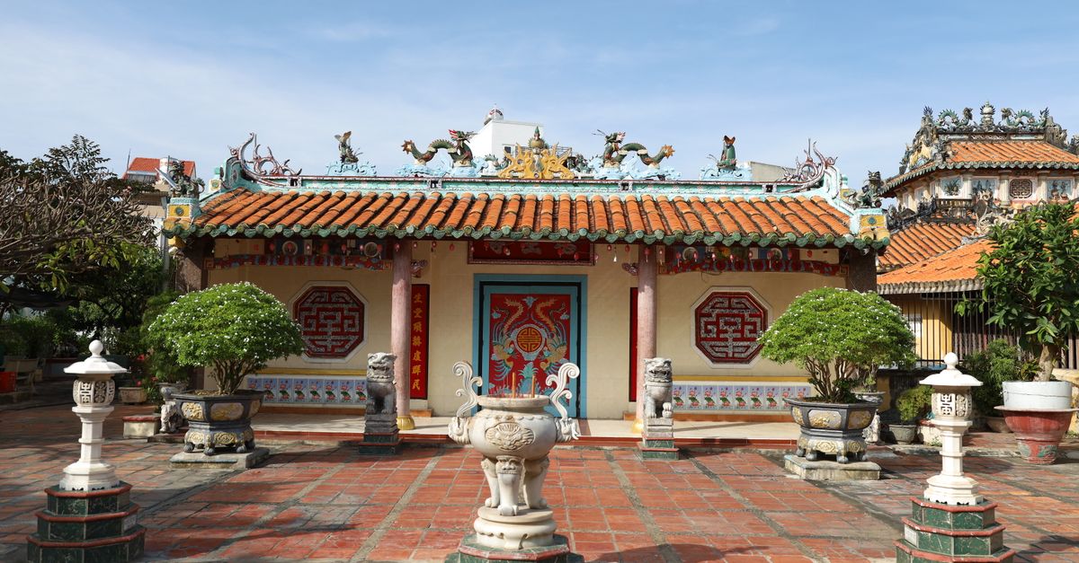 Facade of Buddhist Temple · Free Stock Photo