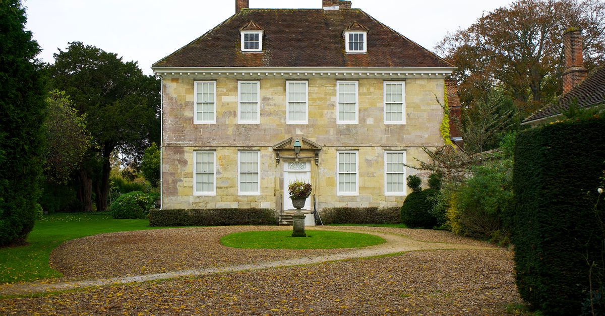 Classic English manor surrounded by lush gardens in Salisbury, UK.