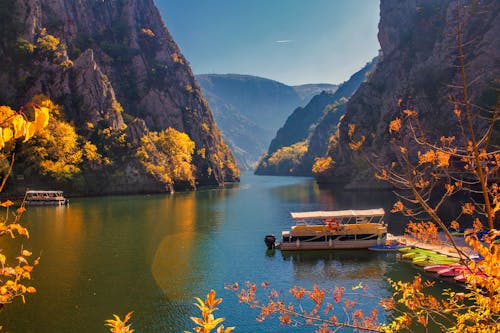 Discover These U.S. Places That Glow This October