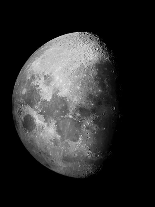 Darmowe zdjęcie z galerii z czarno-biały, kratery, księżyc