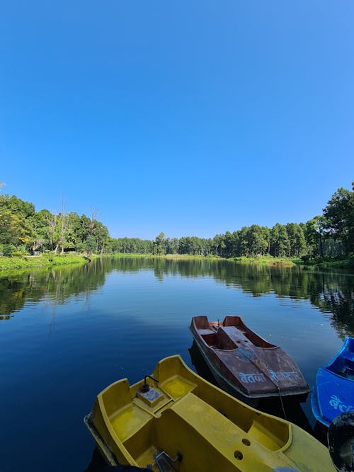 Free Boats and pond Stock Photo