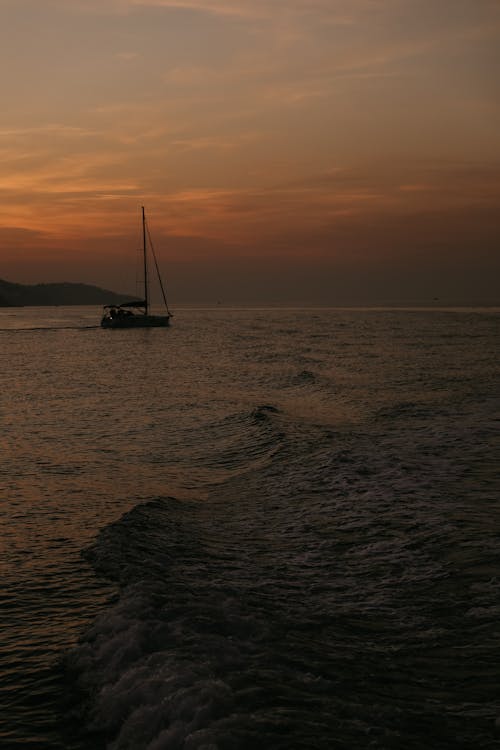 Free White Boat on Sea during Sunset Stock Photo