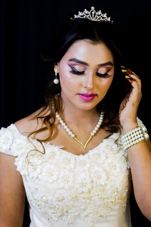 Free Beautiful Indian bride adorned in pearls and a tiara, showcasing elegance and glamour. Stock Photo